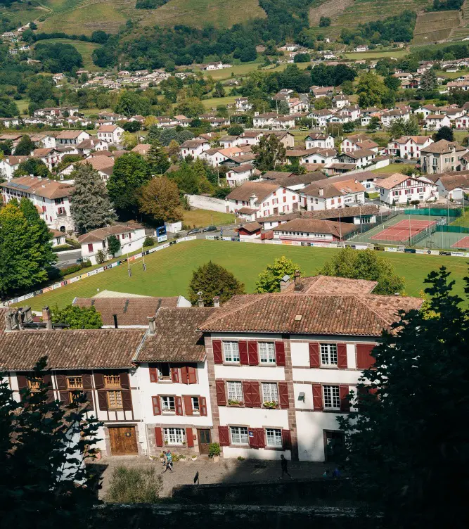 le village de saint jean pied de porc